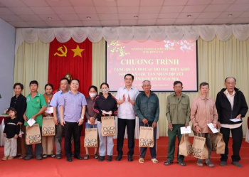 Sở Nông nghiệp và Môi trường tỉnh Đồng nai đến thăm, chúc tết và trao quà cho các hộ có hoàn cảnh đặc biệt khó khăn tại xã Lộc Tấn