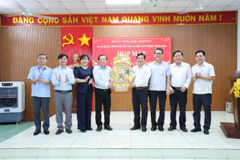 Các xã về biên giới, thăm và chúc Tết xã Hưng Phước