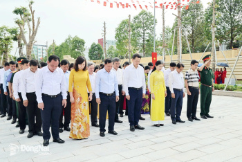 Ban Chấp hành Đảng bộ tỉnh dâng hương tưởng nhớ Chủ tịch Hồ Chí Minh