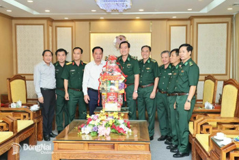 Phó Bí thư Tỉnh ủy Võ Tấn Đức thăm, chúc Tết Quân khu 7 và Cơ quan Thường trực Bộ Tư lệnh Bộ đội Biên phòng phía Nam