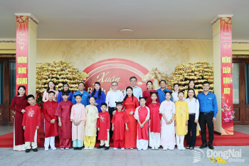 Ấm áp lễ dâng hương tưởng nhớ Bác Hồ trong khuôn viên Tỉnh...