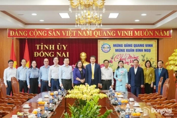 Đoàn công tác tỉnh Vĩnh Long thăm, chúc Tết Tỉnh ủy Đồng Nai