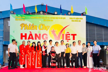 Khai mạc phiên chợ Hàng Việt về nông thôn - vùng gần biên giới