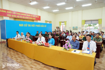 Phó Bí thư Thường trực Tỉnh ủy Tôn Ngọc Hạnh dự khai mạc bầu cử tại phường Bình Phước