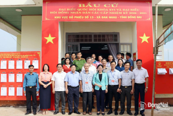 Phó Bí thư Thường trực Tỉnh ủy Tôn Ngọc Hạnh kiểm tra công tác bầu cử tại các xã Bom Bo, Đak Nhau và Thọ Sơn