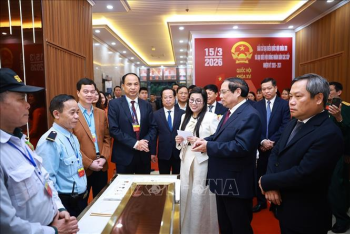 Thủ tướng Phạm Minh Chính kiểm tra công tác bầu cử tại phường Tây Hồ, Hà Nội