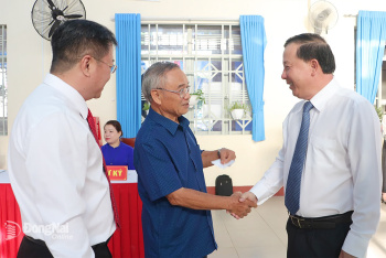 Chủ tịch UBND tỉnh Nguyễn Văn Út dự lễ khai mạc bầu cử tại Đơn vị bầu cử số 1, phường Long Khánh