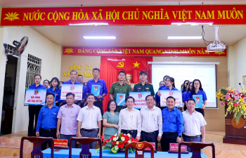 Ra mắt các đội hình thanh niên tình nguyện hỗ trợ bầu cử