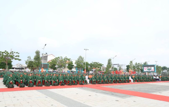 Phường Đồng Xoài để lại dấu ấn trong lễ giao, nhận quân năm 2026