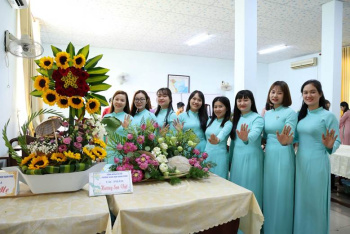 Công đoàn phường Đồng Xoài tổ chức Hội thi cắm hoa nghệ thuật với chủ đề “Người phụ nữ Việt Nam”