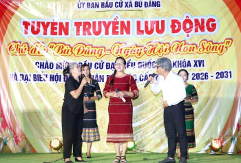 Bù Đăng “ngày hội non sông”: Sức sống bầu cử từ những đêm diễn lưu động