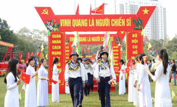Hơn 890 thanh niên thuộc Điểm giao quân số 2, Ban Chỉ huy Phòng thủ khu vực 1 - Long Thành phấn khởi lên đường nhập ngũ