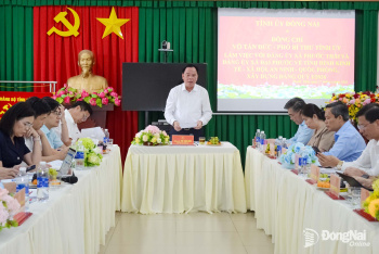 Phó Bí thư Tỉnh ủy Võ Tấn Đức làm việc với Đảng ủy xã Đại...