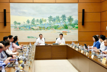 Thủ tướng Lê Minh Hưng đề nghị các đại biểu Quốc hội ủng hộ nâng ngưỡng chịu thuế với hộ kinh doanh