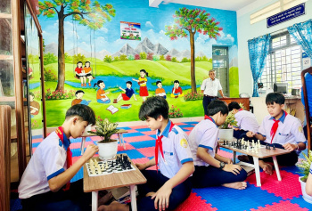 Trao tặng “Thư viện xanh” cho trường THCS Phước Khánh