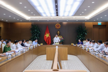Thủ tướng: Trước ngày 20/4, các bộ phải trình phương án cắt...