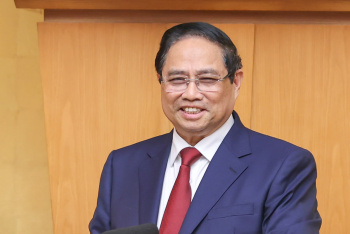 Thủ tướng: Qua 5 năm, con thuyền kinh tế - xã hội của đất...