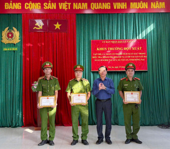 Xã Tân An khen thưởng đột xuất đối cho lực lượng công an