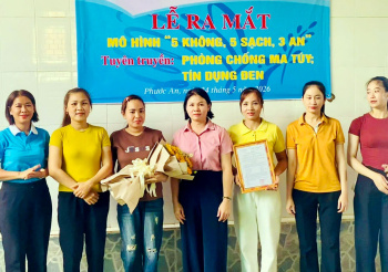 Hội Phụ nữ xã Phước An ra mắt mô hình “5 không, 3 sạch, 3 an” và trao quà cho cho hội viên khó khăn