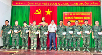 Thăm, động viên 27 sĩ quan dự bị phường Nhơn Trạch tham gia huấn luyện đợt 1 năm 2026