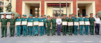 Khen thưởng các tập thể, cá nhân đạt thành tích xuất sắc trong công tác phòng chống cháy rừng