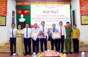 Xã Phước An: Trang trọng tổ chức họp mặt kỷ niệm 136 năm Ngày sinh Chủ tịch Hồ Chí Minh và trao Huy hiệu Đảng đợt 19-5