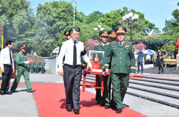 Thủ tướng Chính phủ Lê Minh Hưng dự lễ truy điệu và an táng hài cốt liệt sĩ tại Nghĩa trang Liệt sĩ Quốc gia đường 9, Quảng Trị
