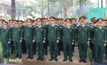 Bộ Chỉ huy Quân sự thành phố dâng hương tri ân liệt sĩ nhân kỷ niệm 80 năm Ngày truyền thống Lực lượng vũ trang thành phố