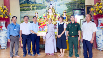 Lãnh đạo xã Tân Quan thăm, chúc mừng các tổ chức tôn giáo nhân dịp Đại lễ Phật đản năm 2026