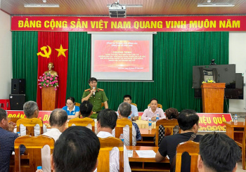Hội LHPN xã Phú Hoà tham dự tuyên truyền phổ biến pháp luật và hướng dẫn thủ tục vay vốn cho người chấp hành xong án phạt tù, người sau cai nghiện ma túy