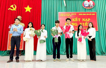 Phường Xuân Lộc nhiều học sinh ưu tú được kết nạp vào Đảng