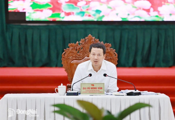 Dong Nai CPC Secretary Vu Hong Van works with Long Thanh ward Party Committee