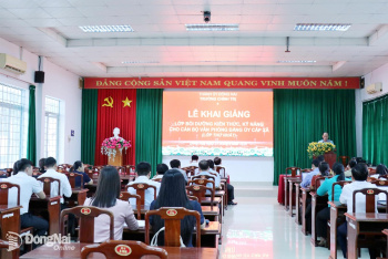 Khai giảng Lớp bồi dưỡng kiến thức, kỹ năng cho cán bộ Văn phòng Đảng ủy cấp xã