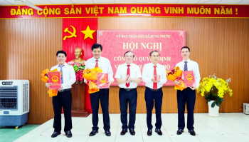 Xã Hưng Phước công bố 3 quyết định về công tác cán bộ