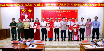 Xã Thiện Hưng công bố các quyết định về công tác cán bộ