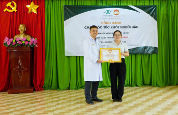 Xã Phú Hòa phối hợp bệnh viện mắt Sài Gòn Biên Hòa tổ chức khám, tư vấn các bệnh lý về mắt cho người dân