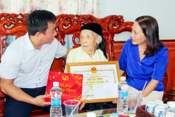 Xã Bù Đăng tổ chức chúc thọ các cụ tròn tuổi 90