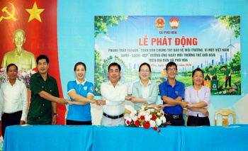 UBND xã Phú Hòa đã trao tặng 5.000 cây xanh cho các ấp