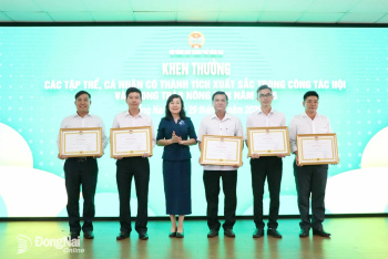 Đẩy mạnh chuyển đổi số gắn với hỗ trợ nông dân phát triển kinh tế, nâng cao thu nhập