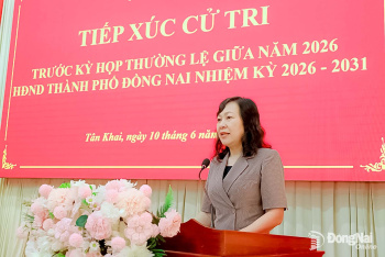 Phó Bí thư Thành ủy Huỳnh Thị Hằng tiếp xúc cử tri phường Tân Khai