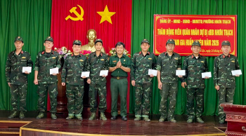 Thăm, động viên 52 quân nhân dự bị của phường Nhơn Trạch tham gia huấn luyện năm 2026
