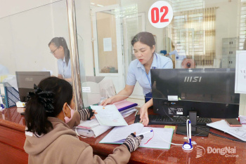 Bringing citizens closer to digital public administration