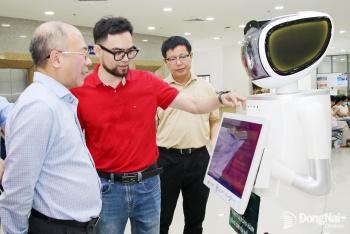 Toward a high-tech hub