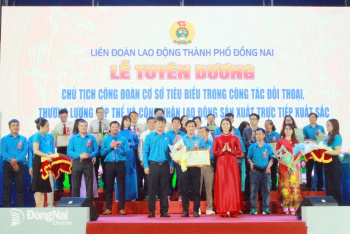 Tuyên dương 130 chủ tịch Công đoàn cơ sở và công nhân lao động sản xuất trực tiếp xuất sắc