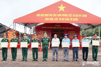 26 tập thể và cá nhân được Quân khu 7 khen thưởng đột xuất trong tìm kiếm, quy tập hài cốt liệt sĩ