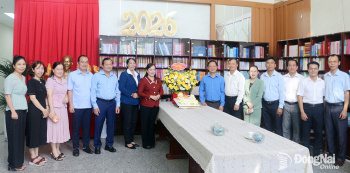 Ủy ban MTTQ Việt Nam thành phố Đồng Nai và các cơ quan, đơn vị chúc mừng ngày truyền thống ngành Tuyên giáo của Đảng