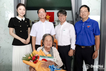 Khám bệnh, tặng quà tri ân 350 người có công với cách mạng tại Xuân Lộc