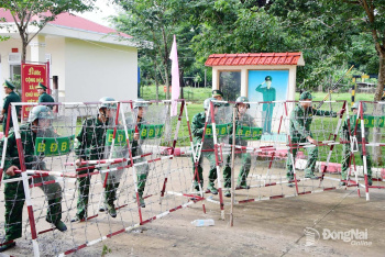 Sẵn sàng chiến đấu, bảo vệ dịp kỷ niệm Cách mạng tháng Tám...