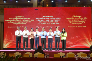 Đoàn cán bộ lãnh đạo trẻ 3 Đảng Việt Nam - Lào - Campuchia...