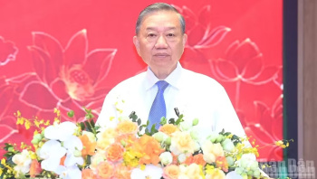 Bộ Chính trị ban hành Nghị quyết về Chiến lược công tác tư...